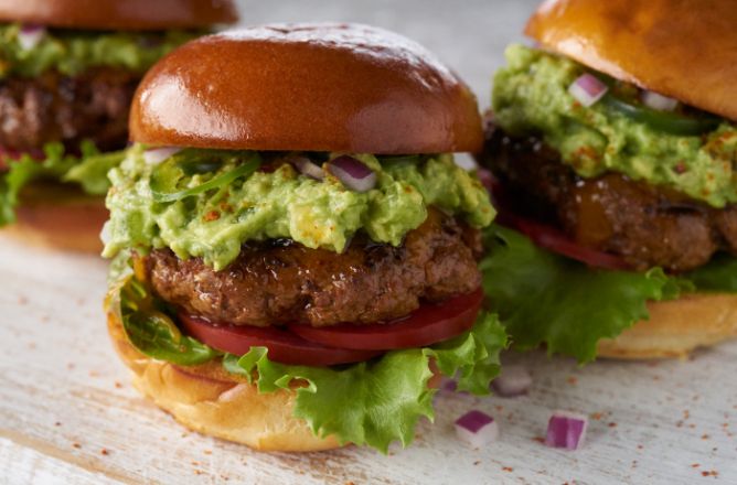 アボカド食べ方:ワカモレをハンバーガーやサンドイッチに