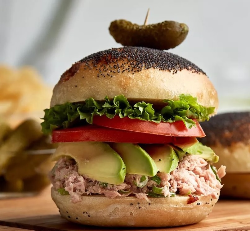 メキシコ産アボカドとツナサラダのサンドイッチ