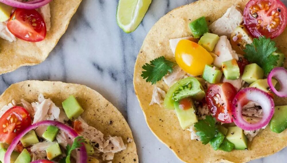 アボカドとツナとタマネギのトスターダ