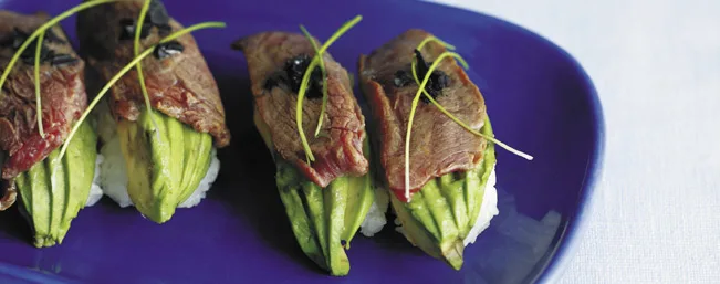 3品目のメインは牛肉の炙りとアボにぎり寿司