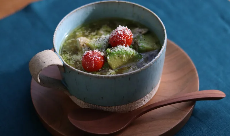 2品目はカラダもココロも温まるアボスープ