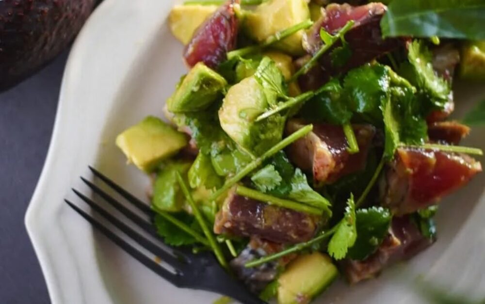 アボカドとカツオとパクチーの馬鹿旨サラダ