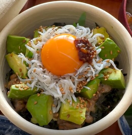 アボカドしらす丼