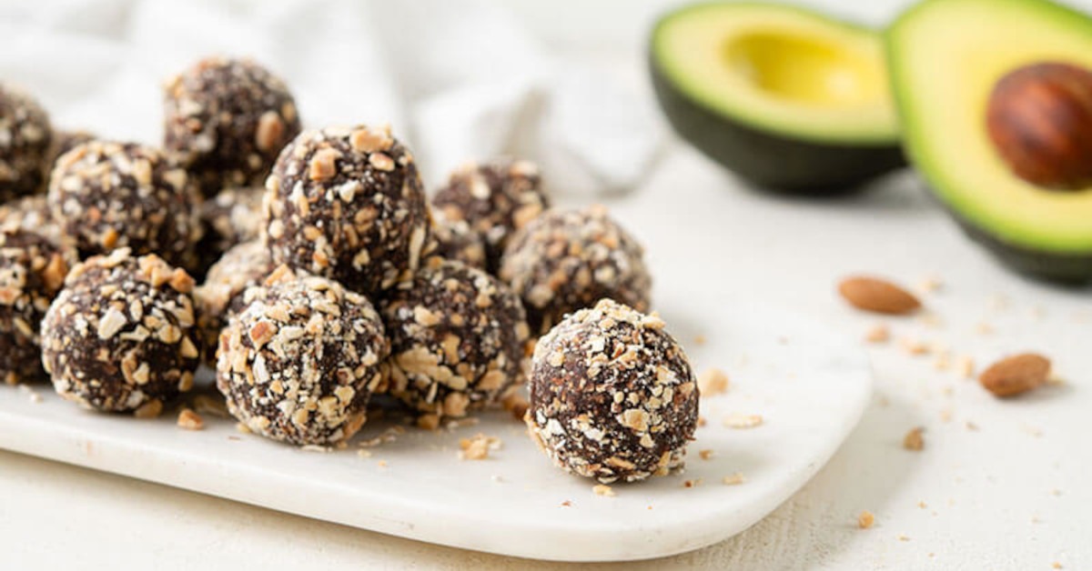 アボカドとデーツで作るヘルシーなチョコボール  