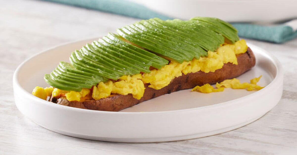 サツマイモとアボカドのエッグトースト風