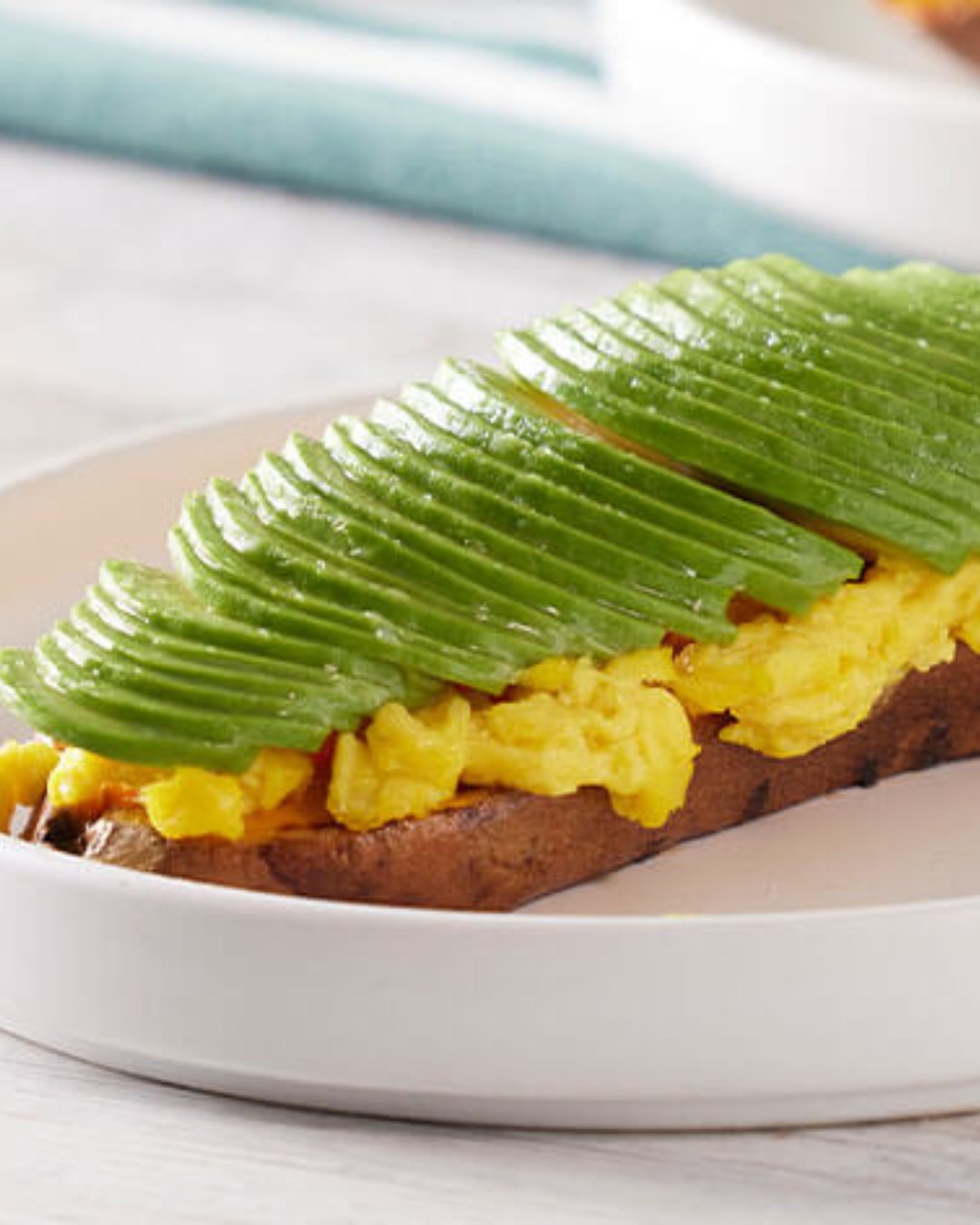 サツマイモとアボカドのエッグトースト風